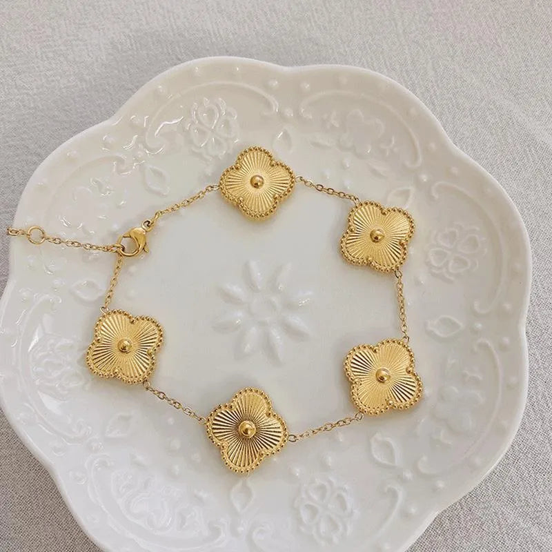 Lady-Flower-Stainless-Steel-Plating-18k-Gold-Plated-Bracelets (2)